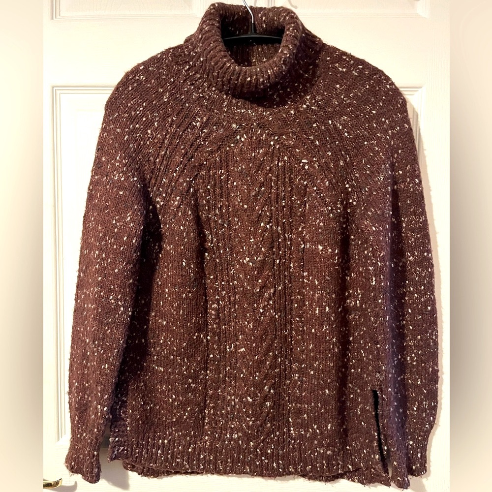 Sanctuary Chunky Cable Knit Turtleneck in Heathered Burgundy, size S